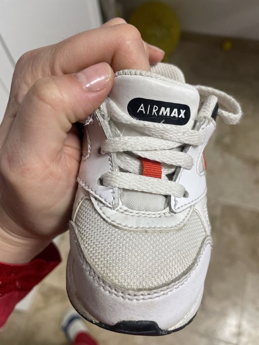 Adidasi Nike air max nr 22