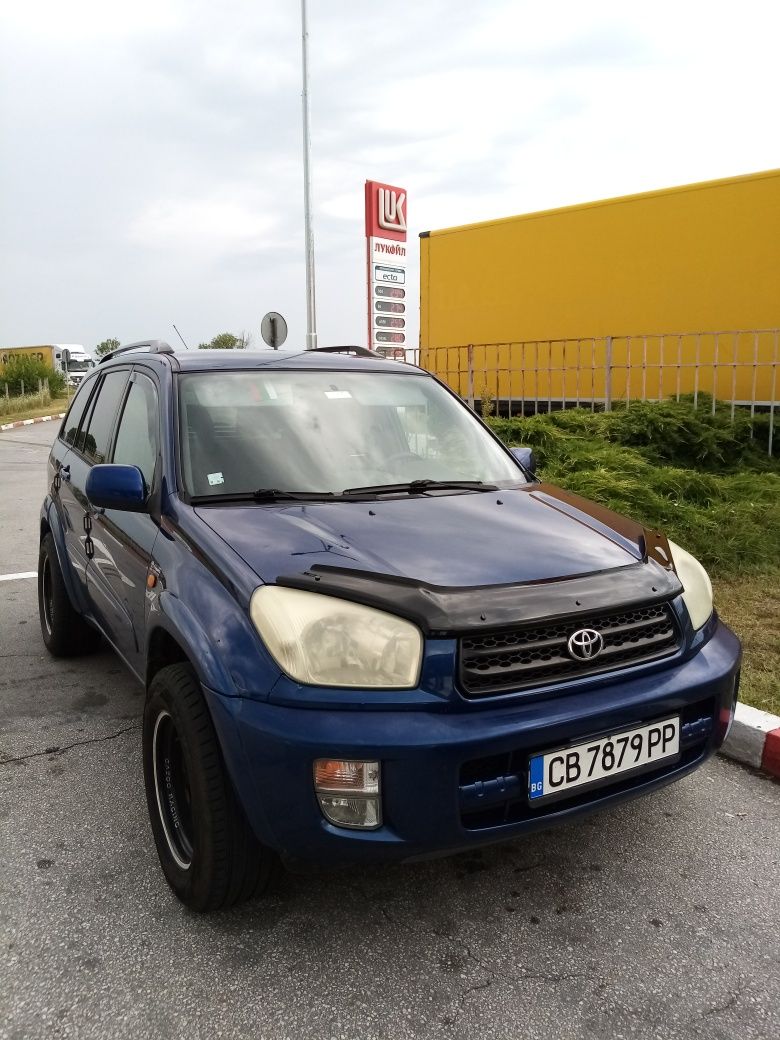 Продавам Toyota RAV4