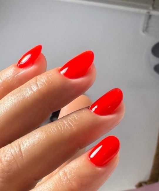 Unghii gel 110 lei - Pedi 90 lei