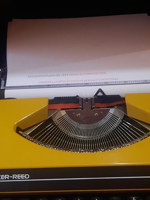 Mașină de scris Silver Reed- Idol impecabilă