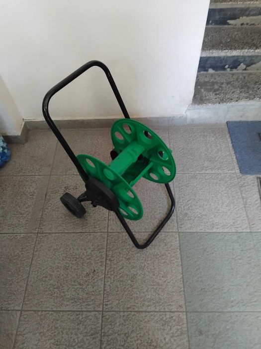 Продавам макара за градински маркучи чисто нова