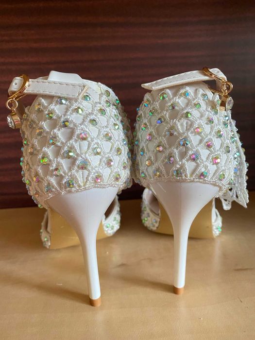 Pantofi eleganti mireasa nunta NOI marime 38 dantela interior 24,5 cm