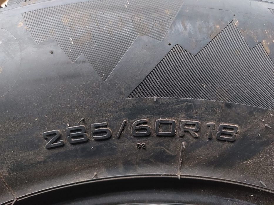 Продам зимние шины 285/60 R18 4 шт