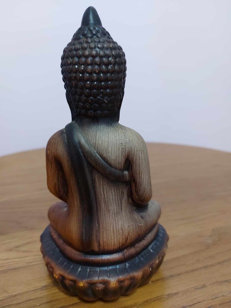 Керамична статуетка на медитиращ Буда.
Без никакви забележки.
Размери