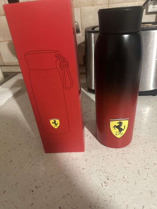 Termos    Ferrari .