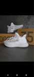 Adidasi yeezy white