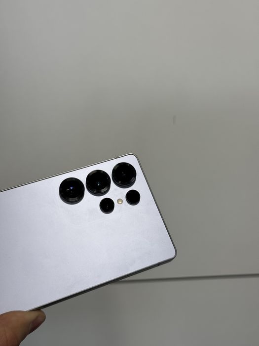 Продавам Samsung S25 ULTRA 512 GB