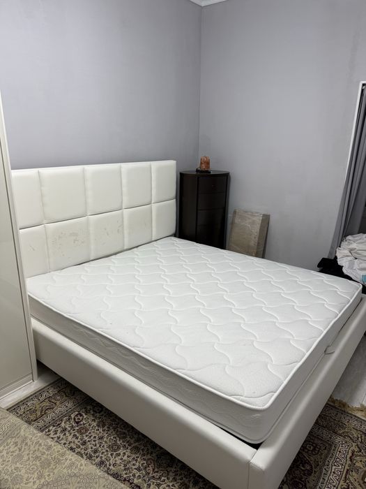 Продам кровать с матрасом 10000