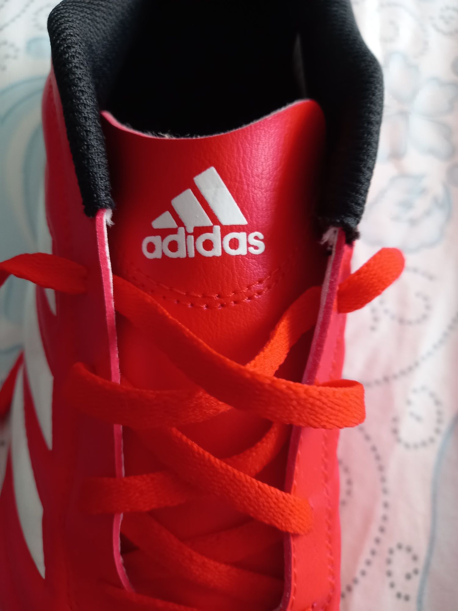 Спортни обувки Adidas за зала