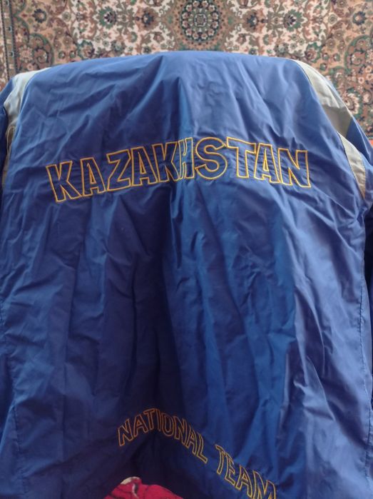 Продам ветровку adidas