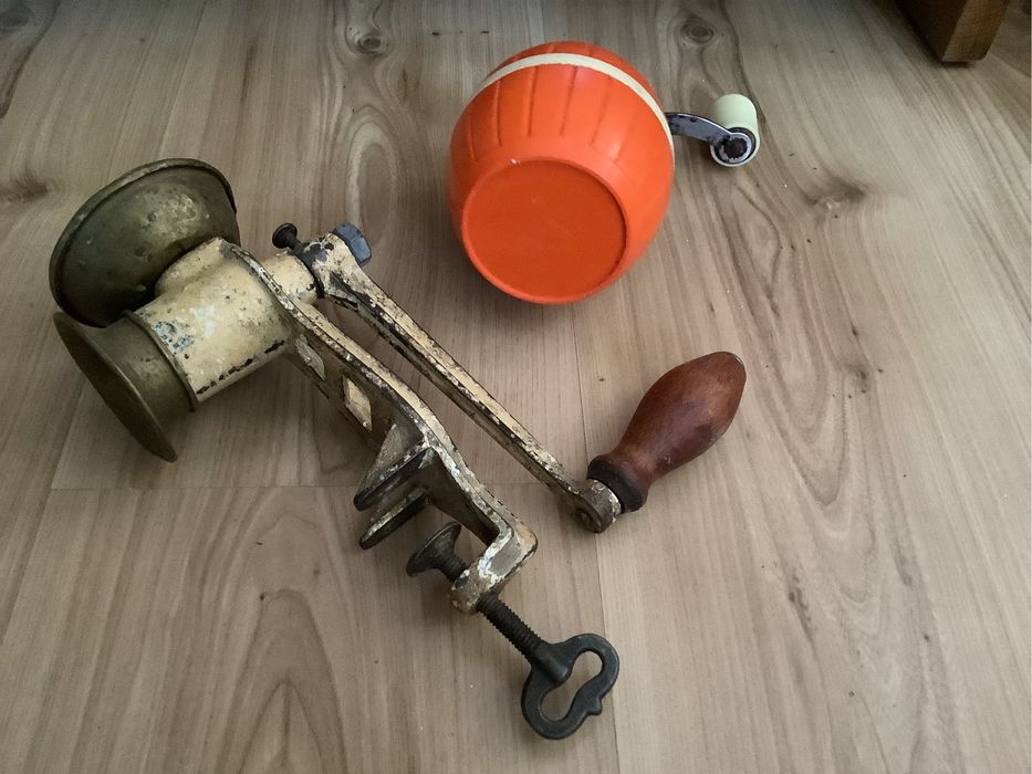 Vand vechi sticle suc, sufertas, masina mac