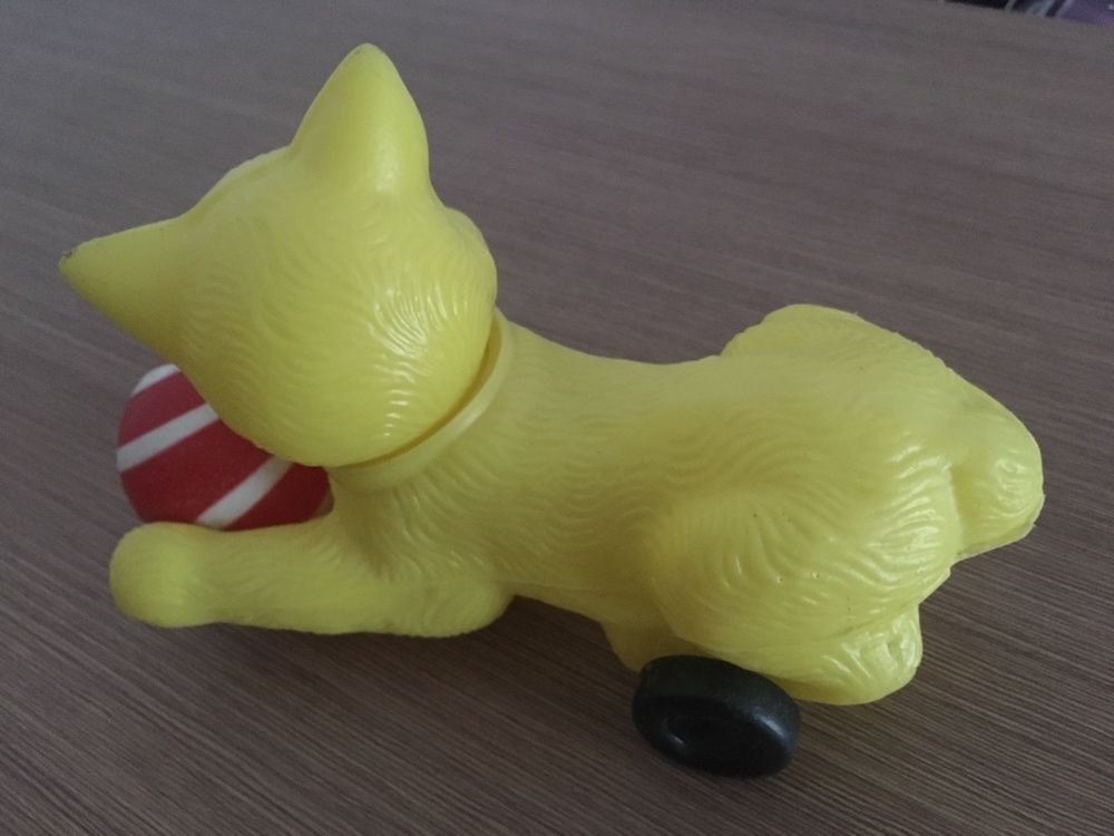 Jucărie perioada comunistă,pisică cu minge