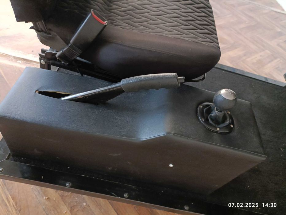 Продается учебный  Автотренажёр Педали, руль настоящее