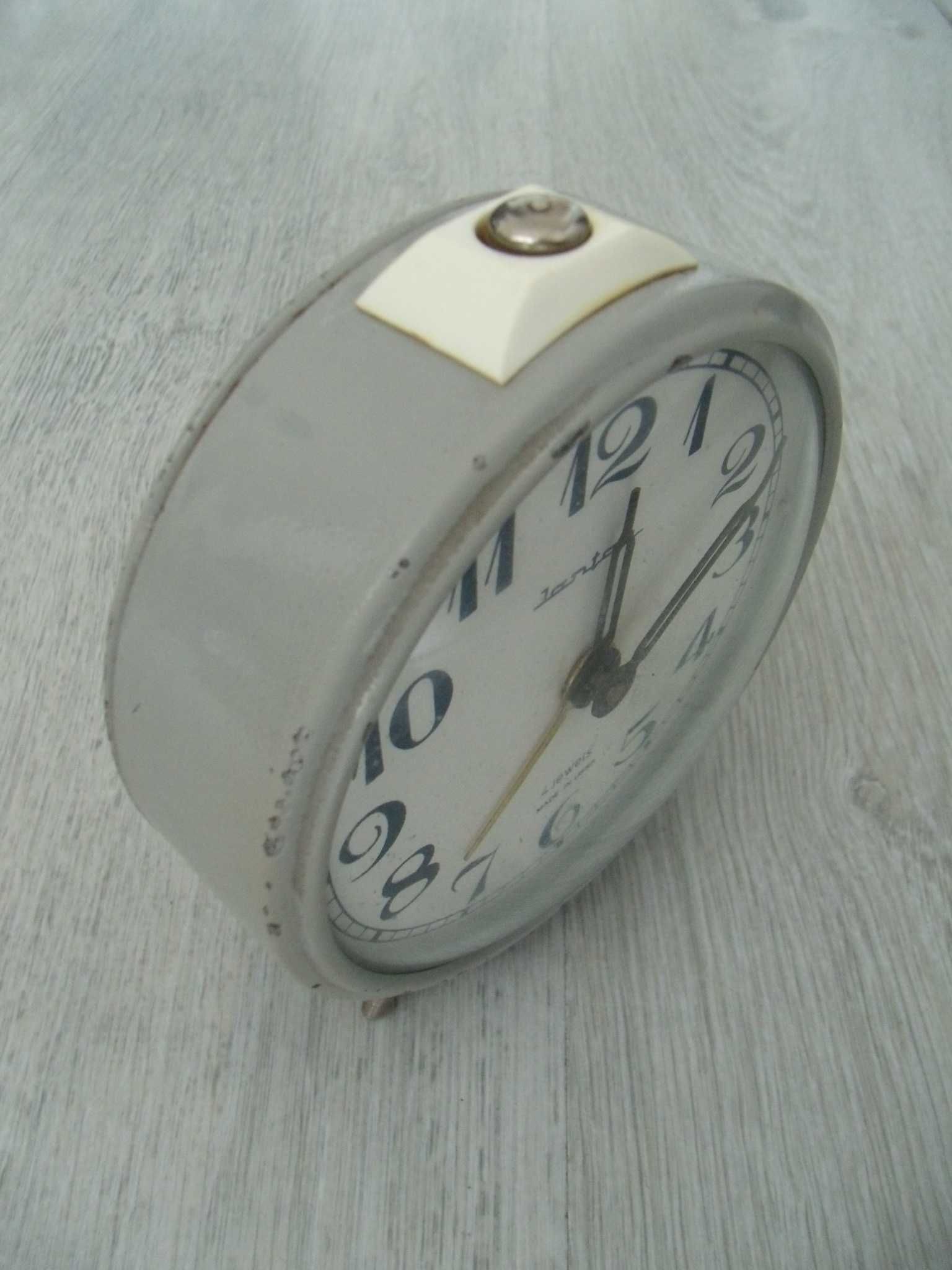 оф.7426 стар настолен часовник / будилник  -  Jantar