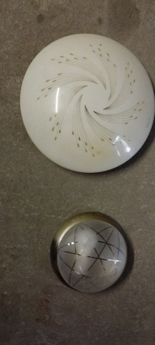 Продам люстры разные