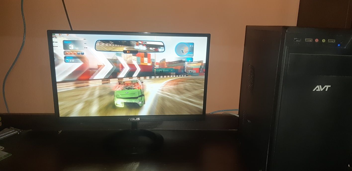 I5-4430S/MSI GAMING/256 GB SSD/8 GB RAM/ 19 LG