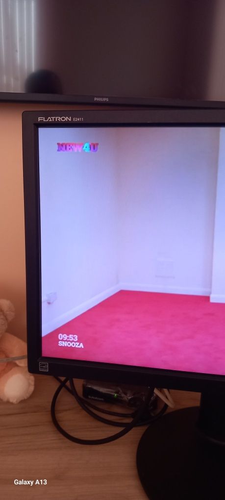 Монитор LG E2411