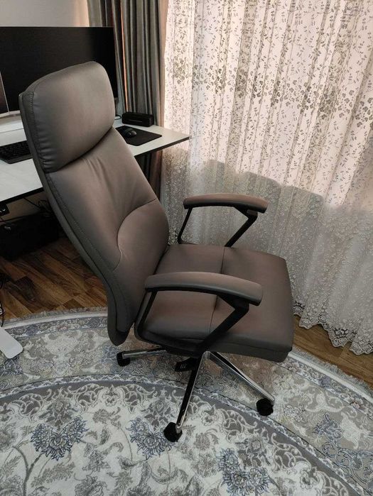 Кресло кожаное офисное