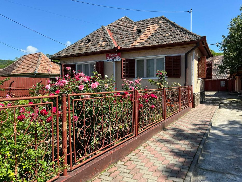 Casă individuală de vânzare