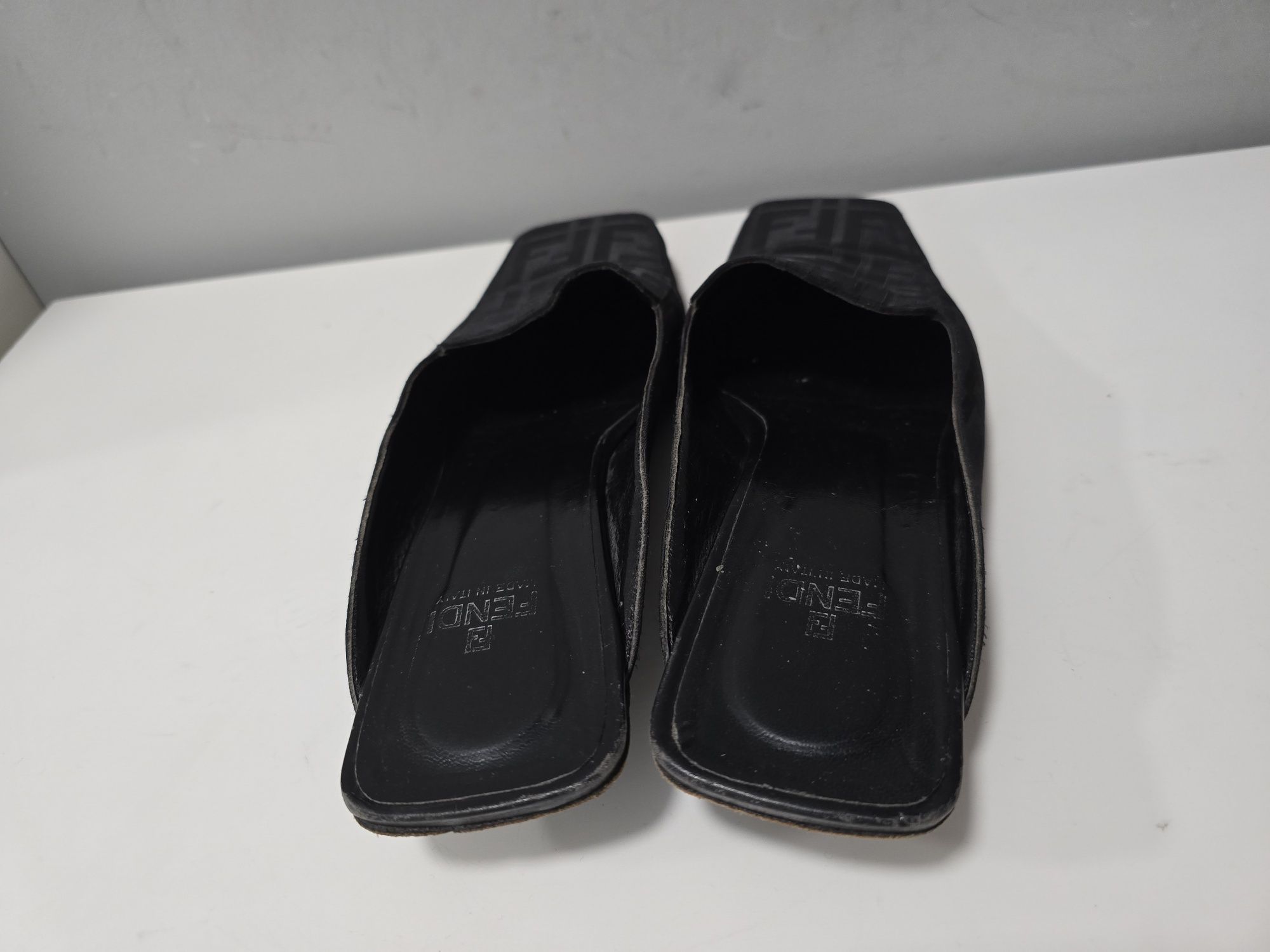 Чехли на Fendi .