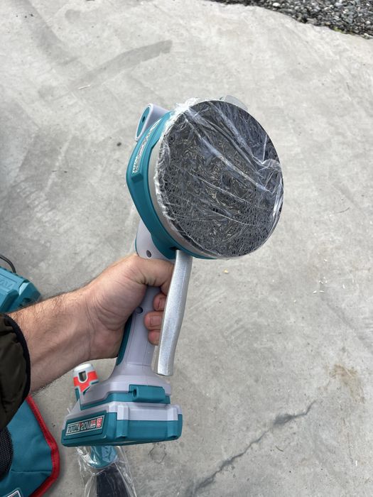 Ventuza pe acumulator pentru gresie Total pe acumulator, vibrator