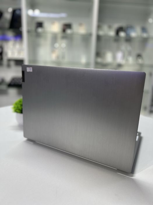 Lenovo AMD Athlon Silver 3050U