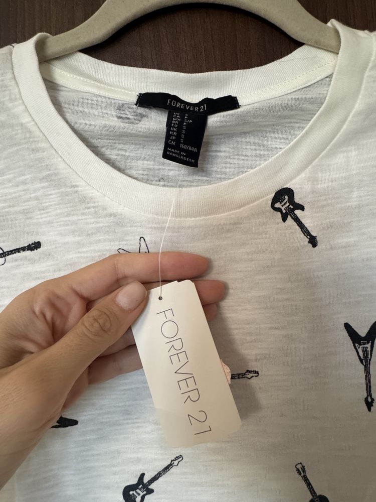 Tricou alb cu chitare, Forever 21, masura S