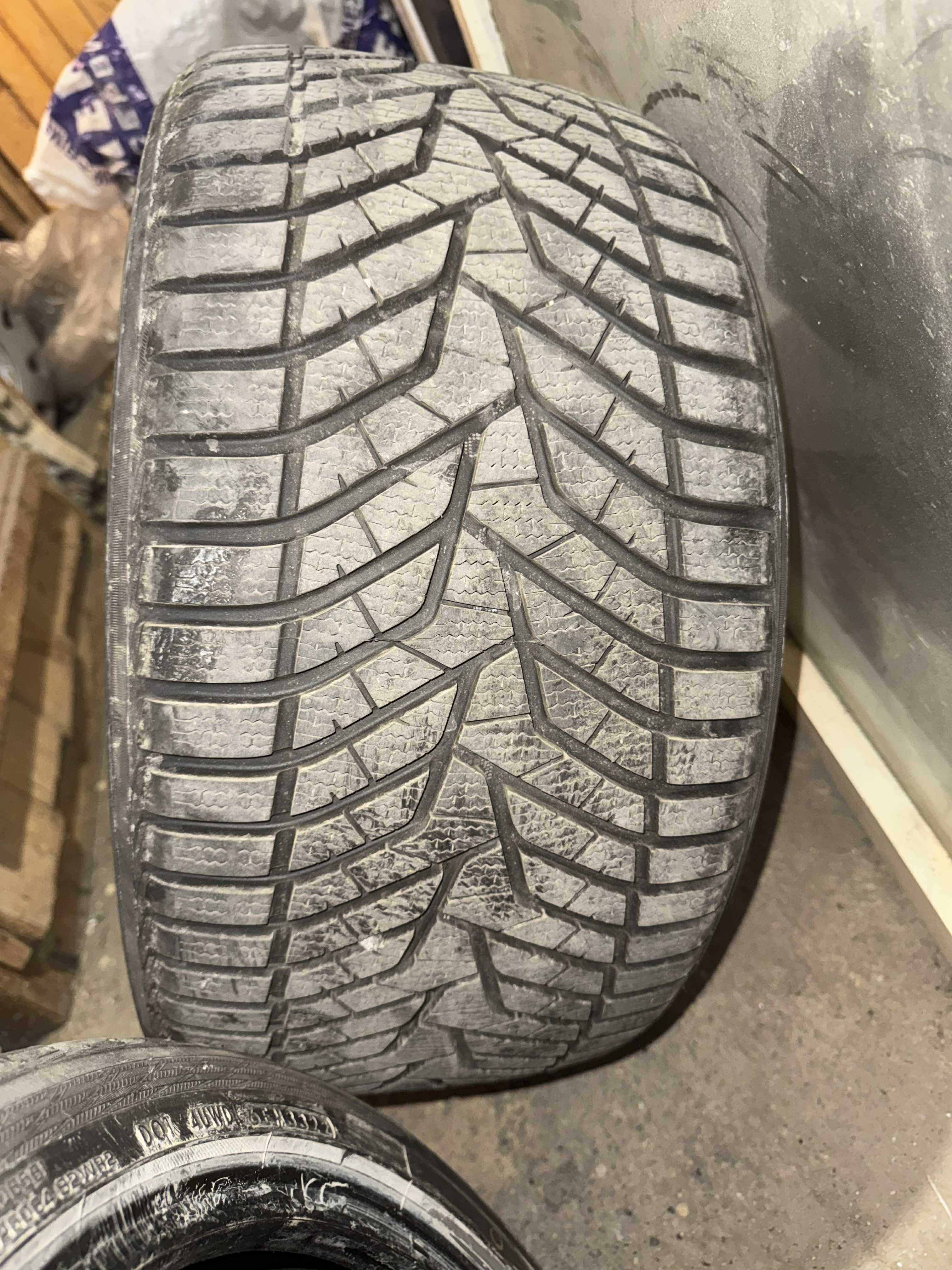 Зимни гуми Yokohama V905 BLUEW XL 265 35 18 7мм.