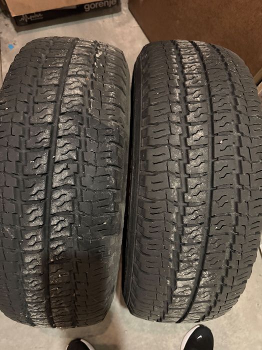 Бусови гуми 225/70/15 -300 лева. 4 броя.