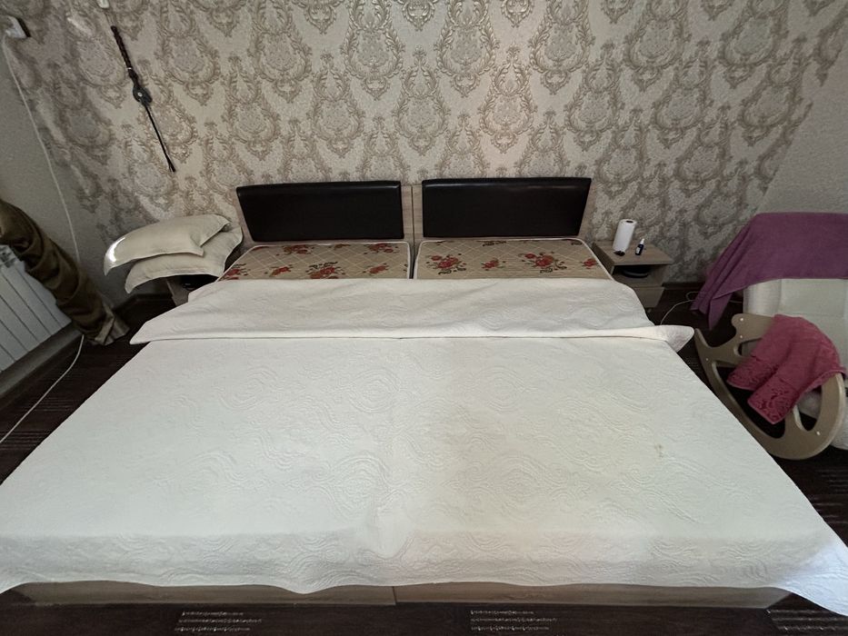 Спальная кровать с тумбами