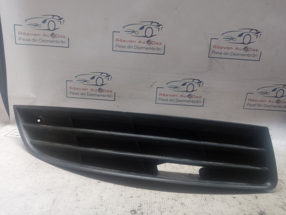 grila proiector dreapta volkswagen passat b6  2006