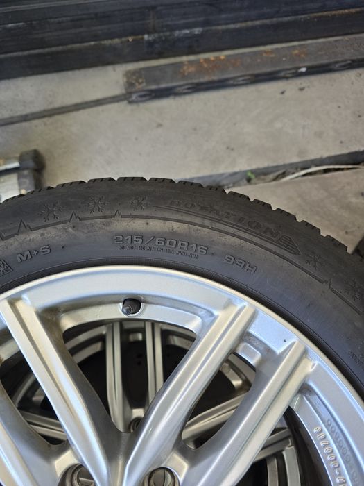 2 Броя Гуми 215/60/16 Dunlop 6mm