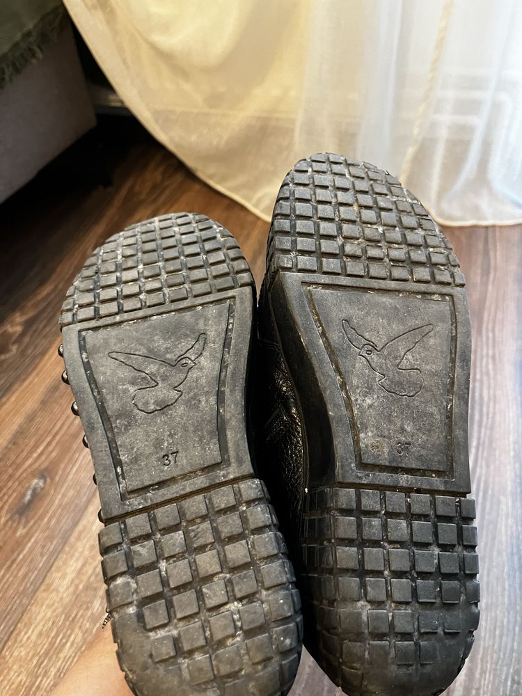 Pantofi/ mocasini piele cu tinte 37.5