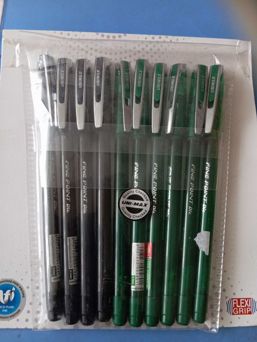 Ручки шариковые, обложки для тетрадей, блокнот