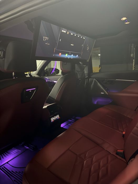 BMW I5 Luxury position