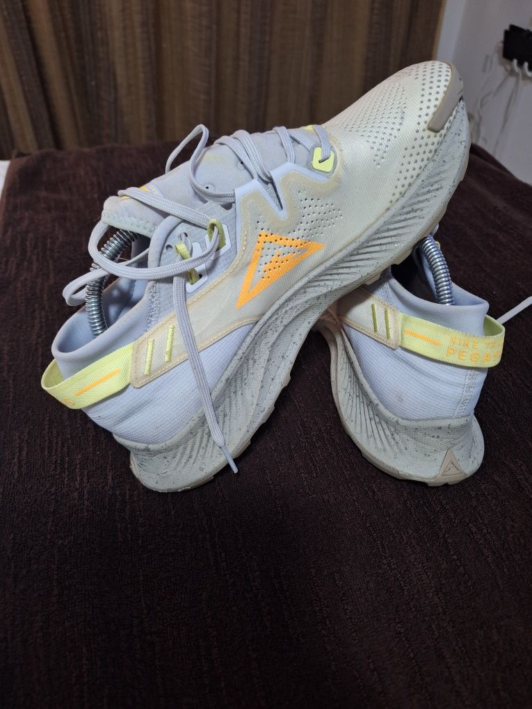 Vând Nike Pegasus Trail 2