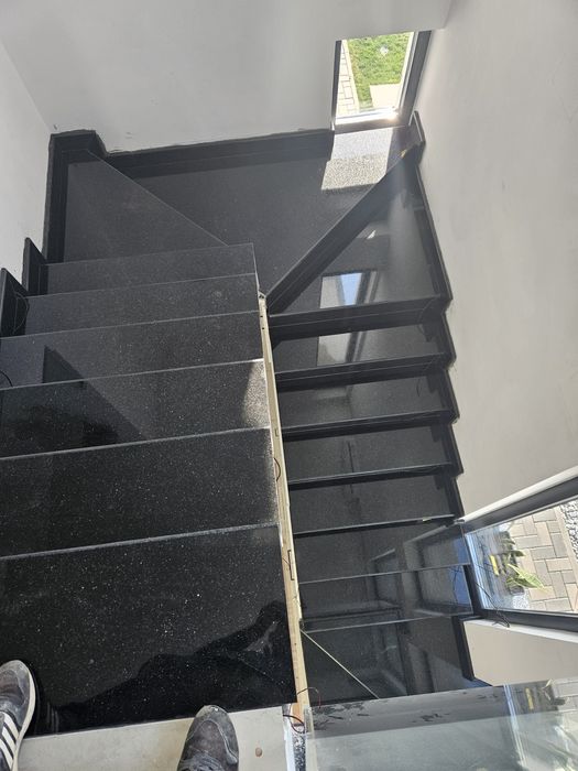 Execut Montaj marmură ,granit ,debitare blaturi bucatarie ,lustrire ma