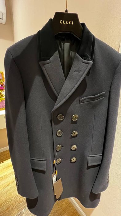 Продается пальто от бренда Gucci.