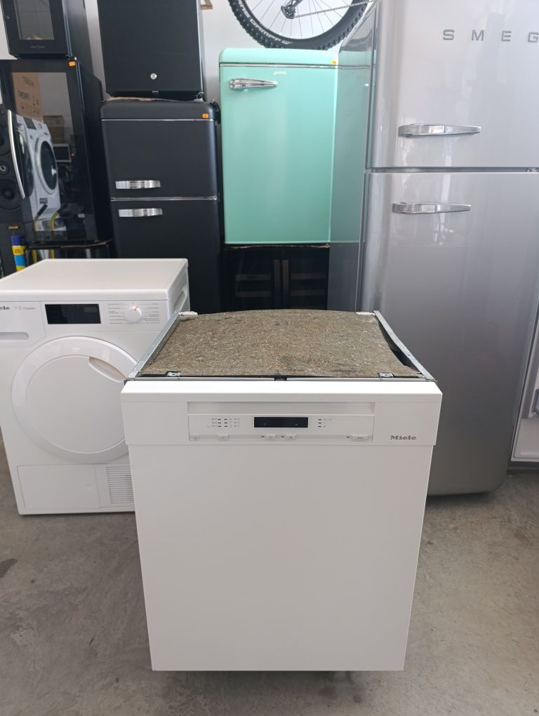 Съдомиялна Miele полу вграждане XXL 60см