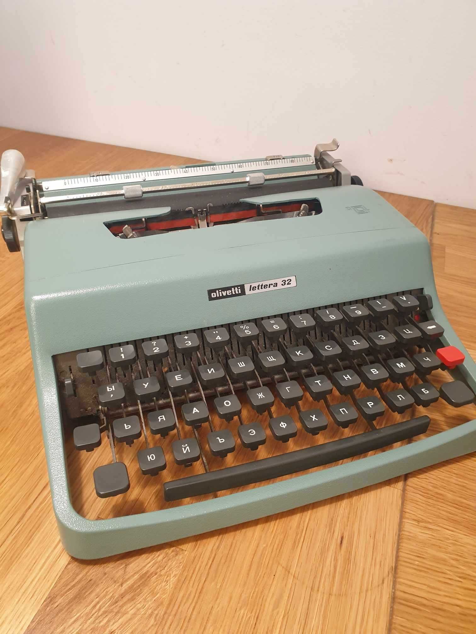 Пишеща машина Olivetti Lettera 32