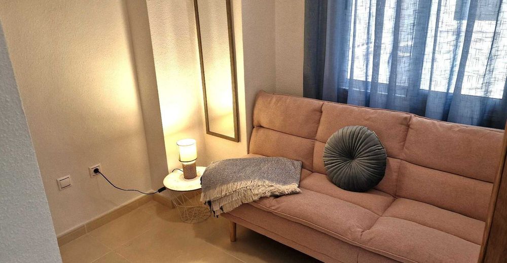 Дава се под наем Двустаен апартамент в София, Център - 55 кв.м за 408 € - Снимка #1