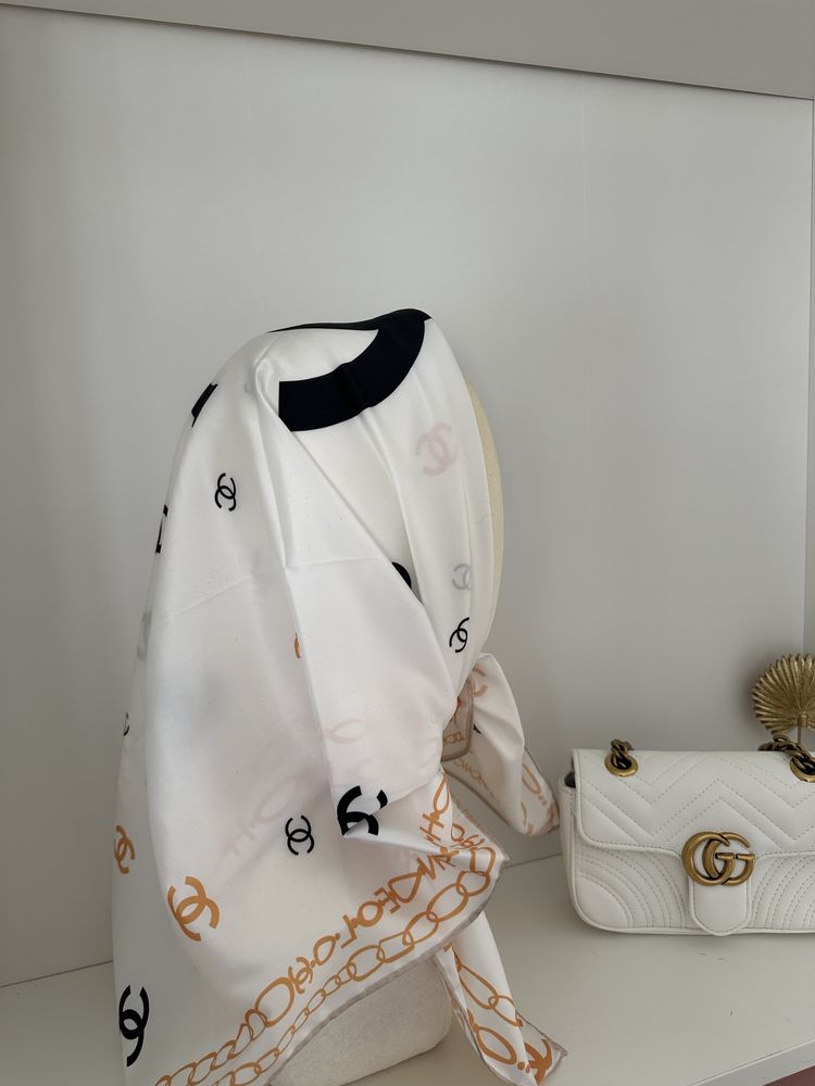Esarfa Chanel stoc