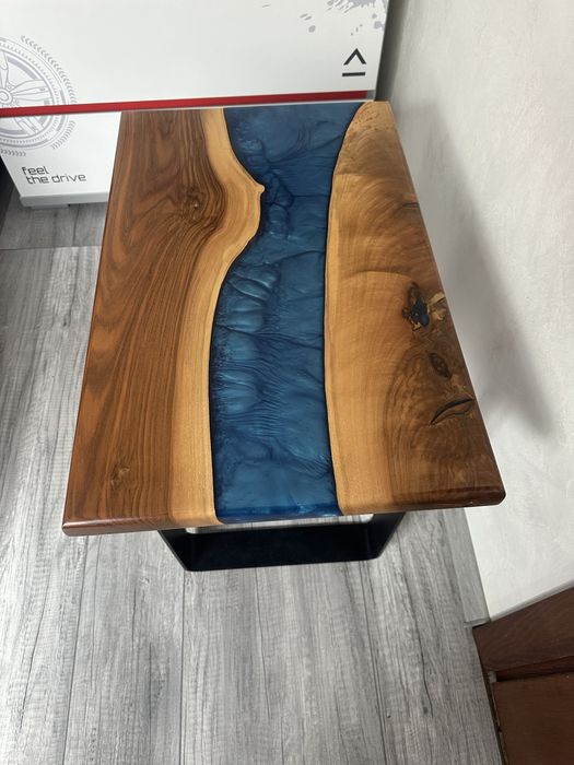 Маса от орех с епоксидна смола