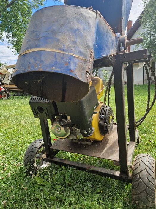 Tocator crengi, resturi vegetale