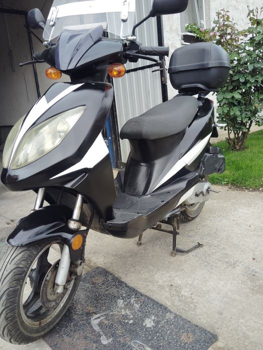 Vînd Scuter gy6 in 4 timpi