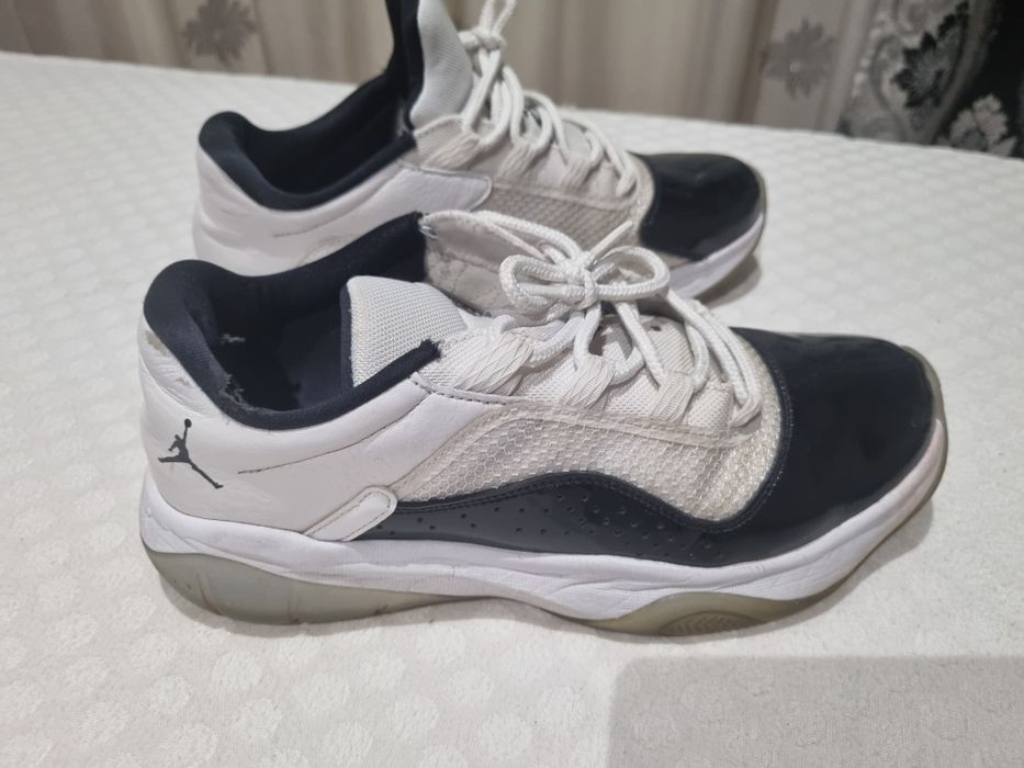 Vand adidasi Jordan  marimea 42