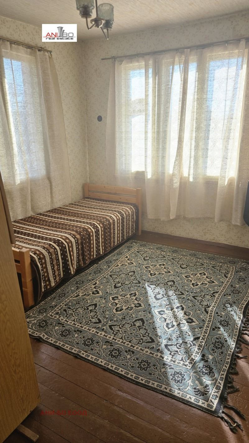 Къща в София, област-гр.Златица площ 128м2 цена 130 000 лева