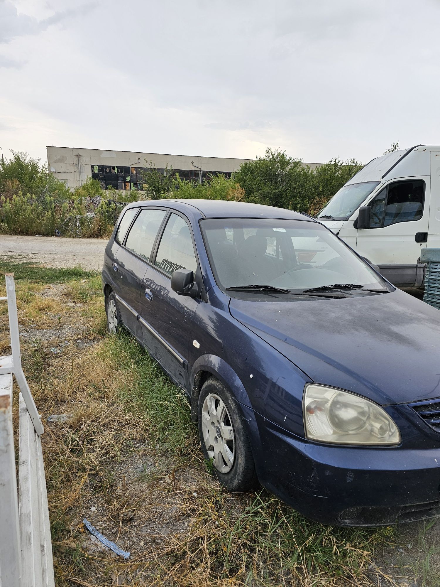 Продавам Kia Carens на части