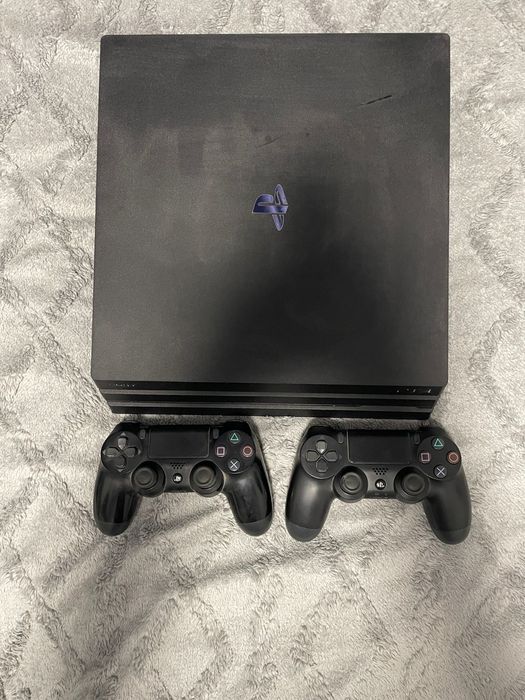 Продам  PS4 Pro 1 tb. в идеальном состоянии. Джойстики плюс игры
