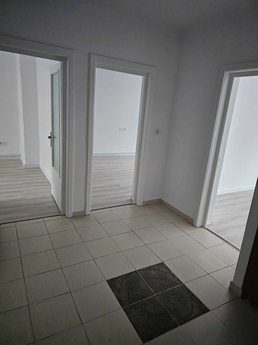 Vand apartament cu 3 camere in 7 noiembrie